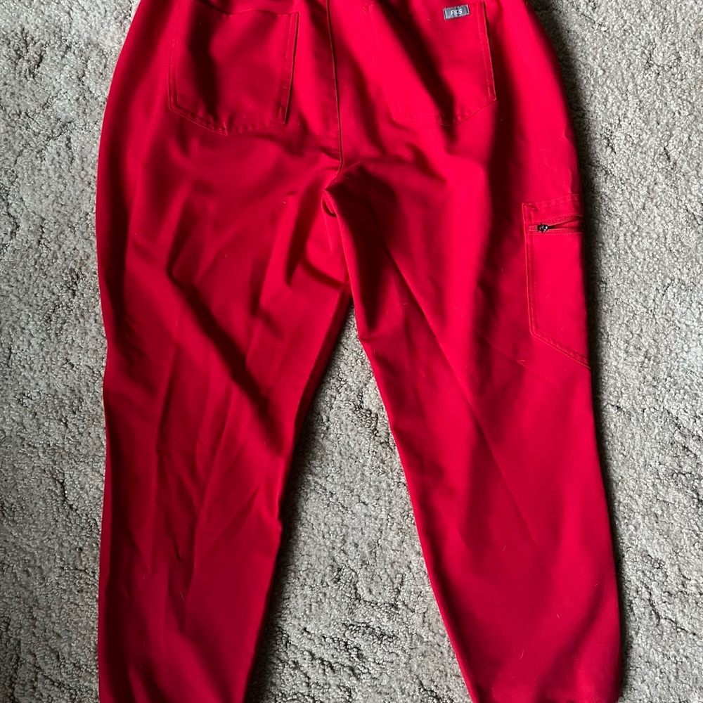 Figs Zamora Pop Red Medium petite